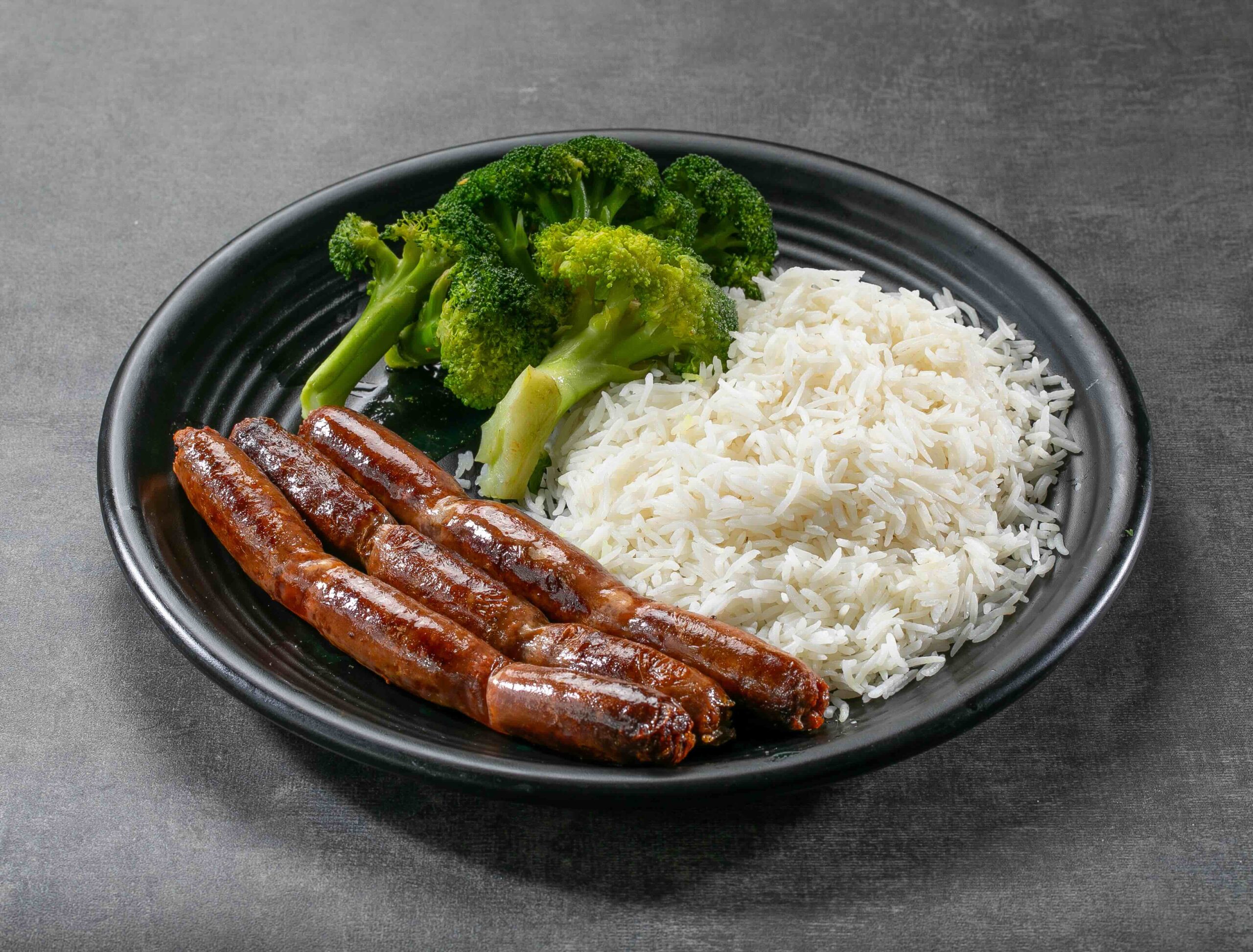 נקניקיות מרגז, אורז וברוקולי